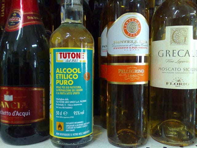 Bottiglie Di Alcool Etilico Uso Domestico